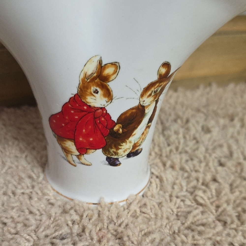 Peter Rabbit Ceramic Basket/Vase - Picture 3 of 7